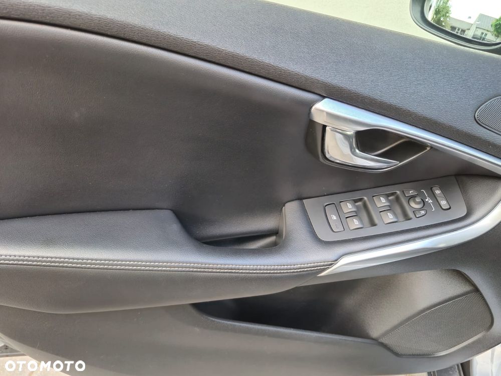 Volvo V40 D3 Drive-E R-Design Kinetic - 25