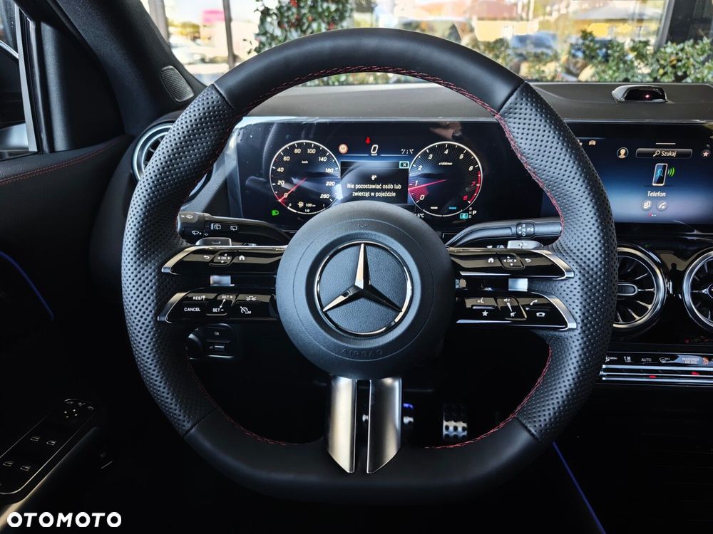 Mercedes-Benz GLA - 14