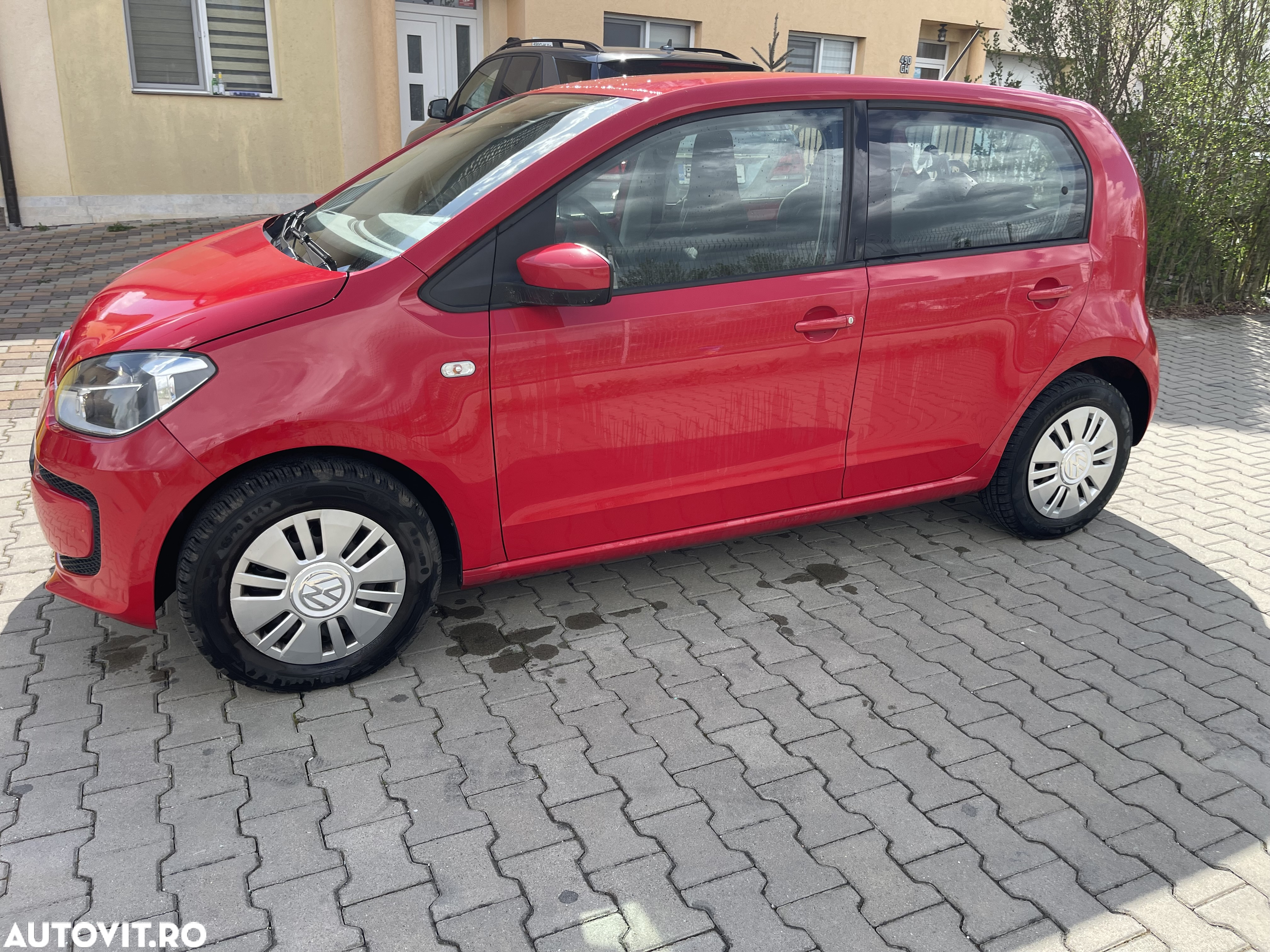 Volkswagen up! BlueMotion Technology colour fortana red - 7