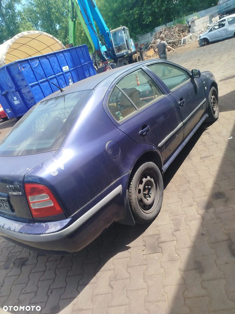 Skoda Octavia 1 na części - 9