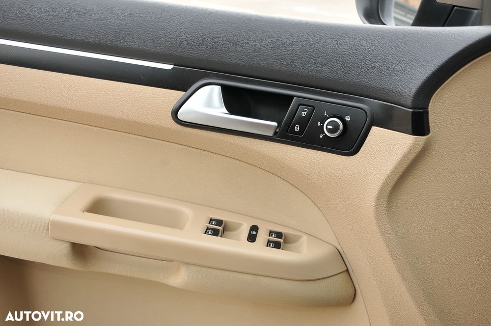 Volkswagen Touran - 20