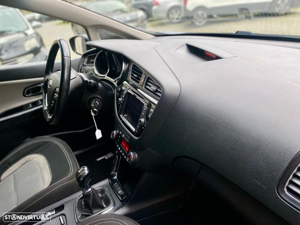 Kia Ceed SW 1.6 CRDi ECO - 28