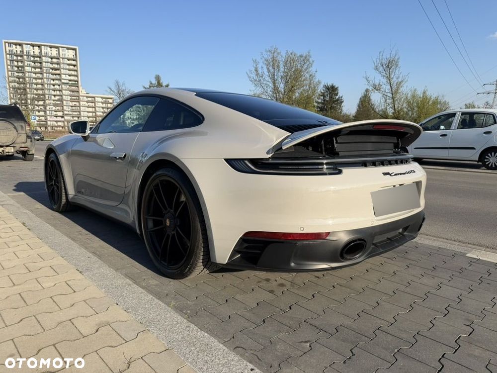 Porsche 911 Carrera 4 GTS - 5
