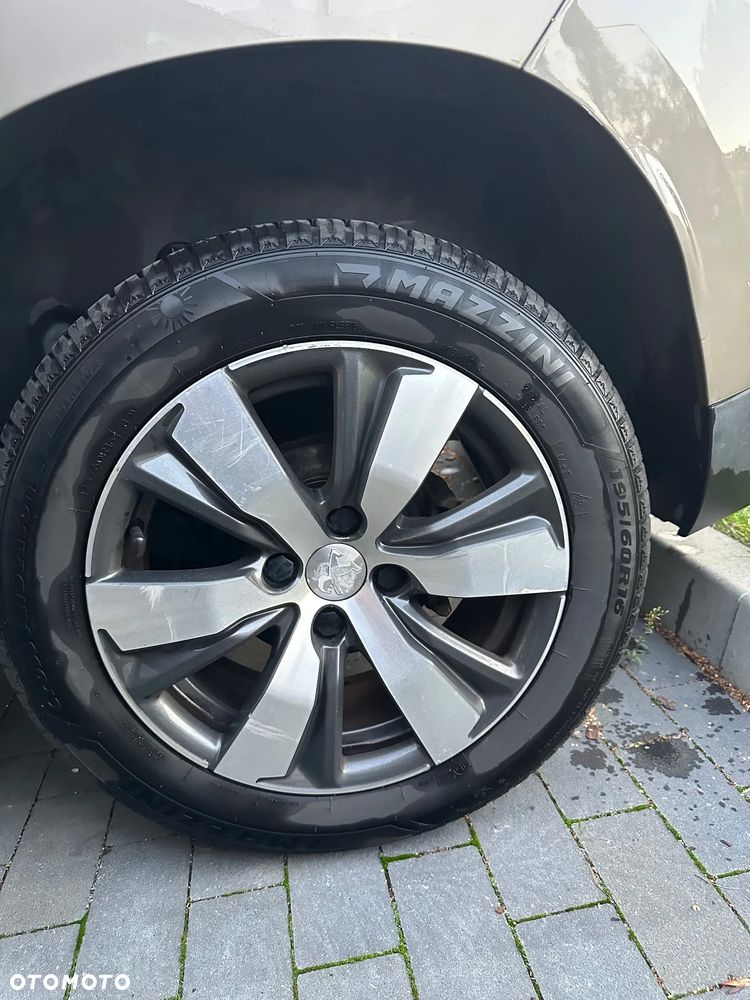 Peugeot 2008 1.2 Pure Tech Active S&S EAT6 - 21