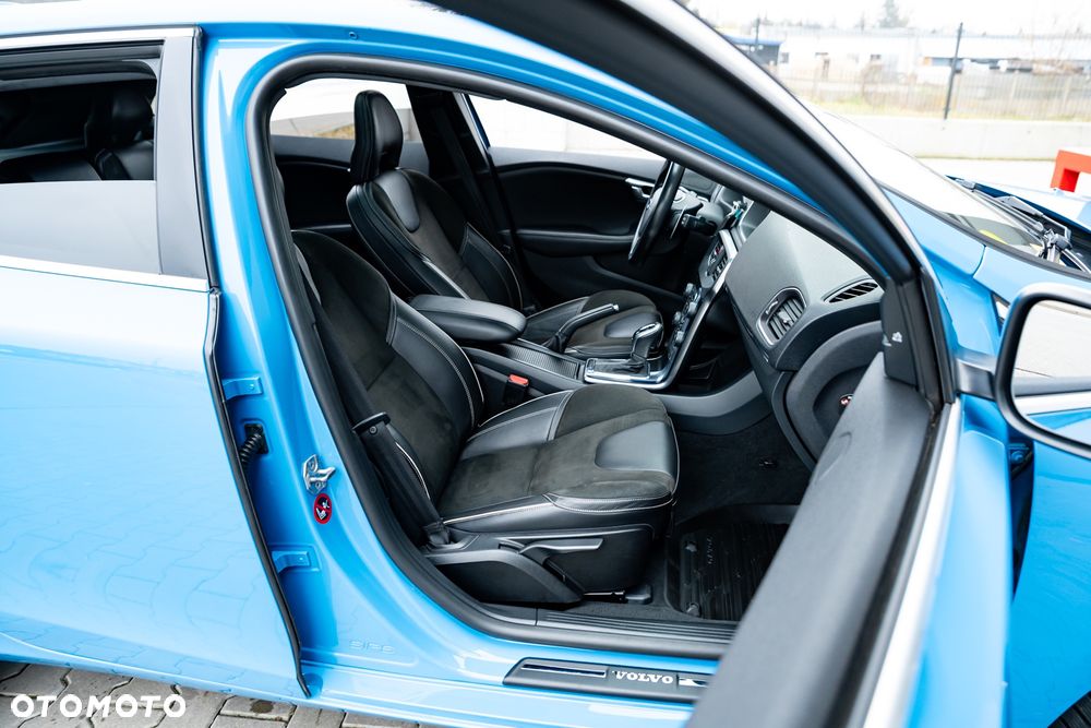 Volvo V40 D4 Geartronic RDesign - 25