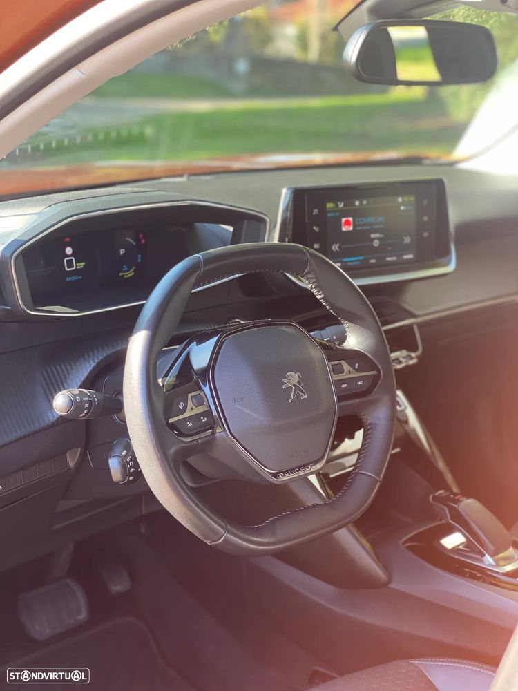 Peugeot e-2008 Allure - 6