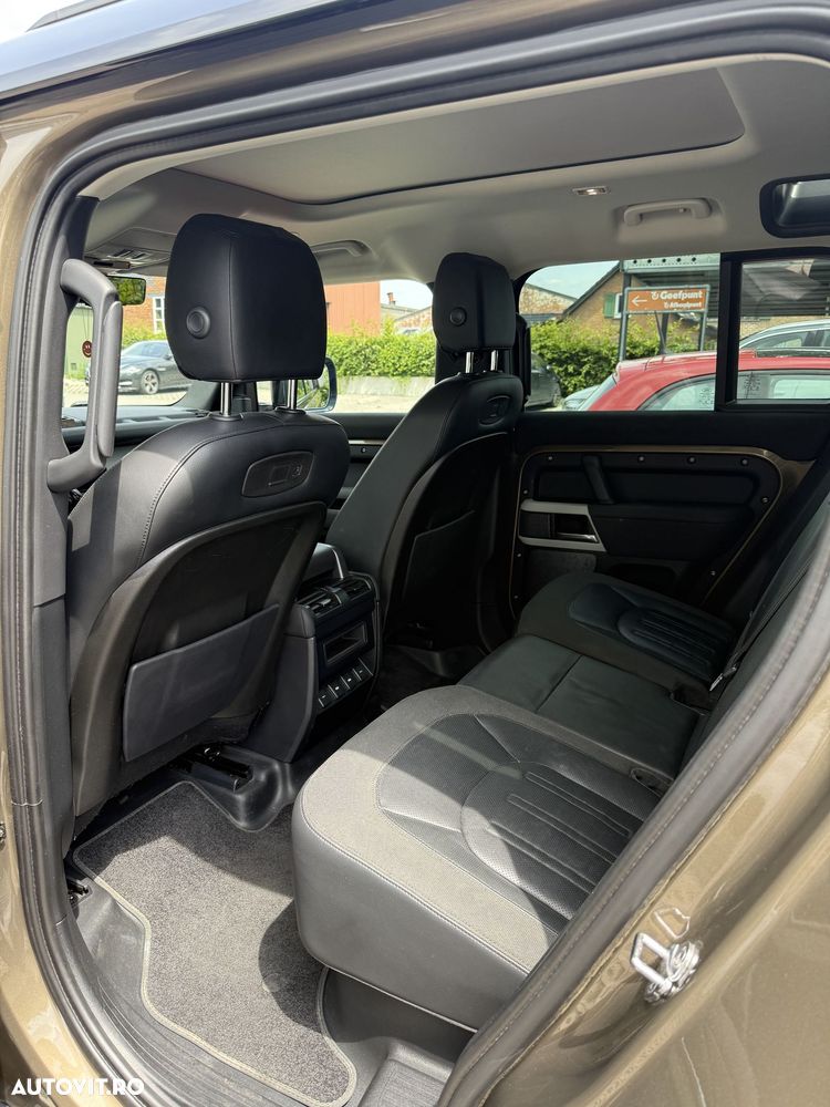 Land Rover Defender 110 2.0L D240 S - 14