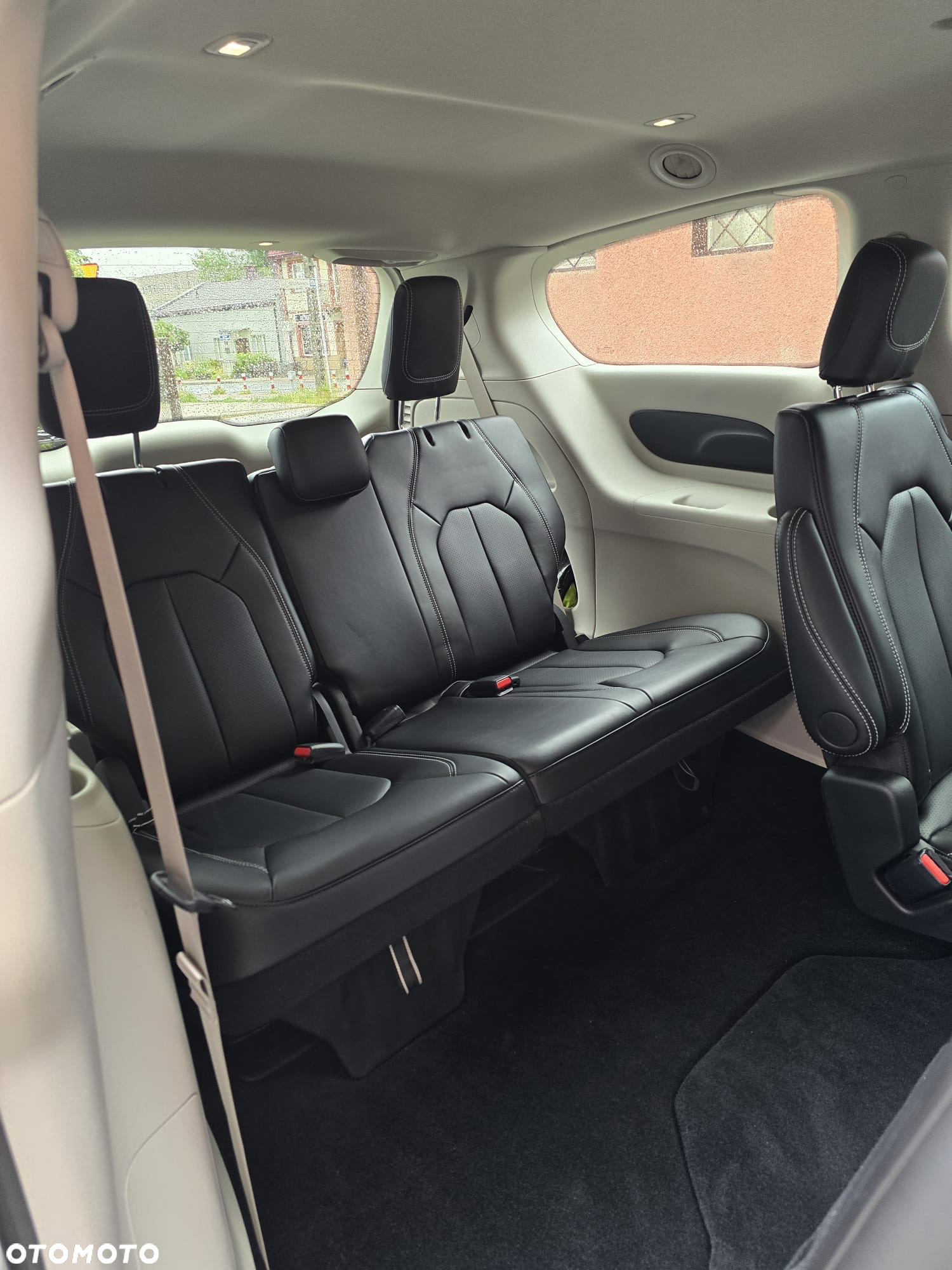 Chrysler Pacifica - 14