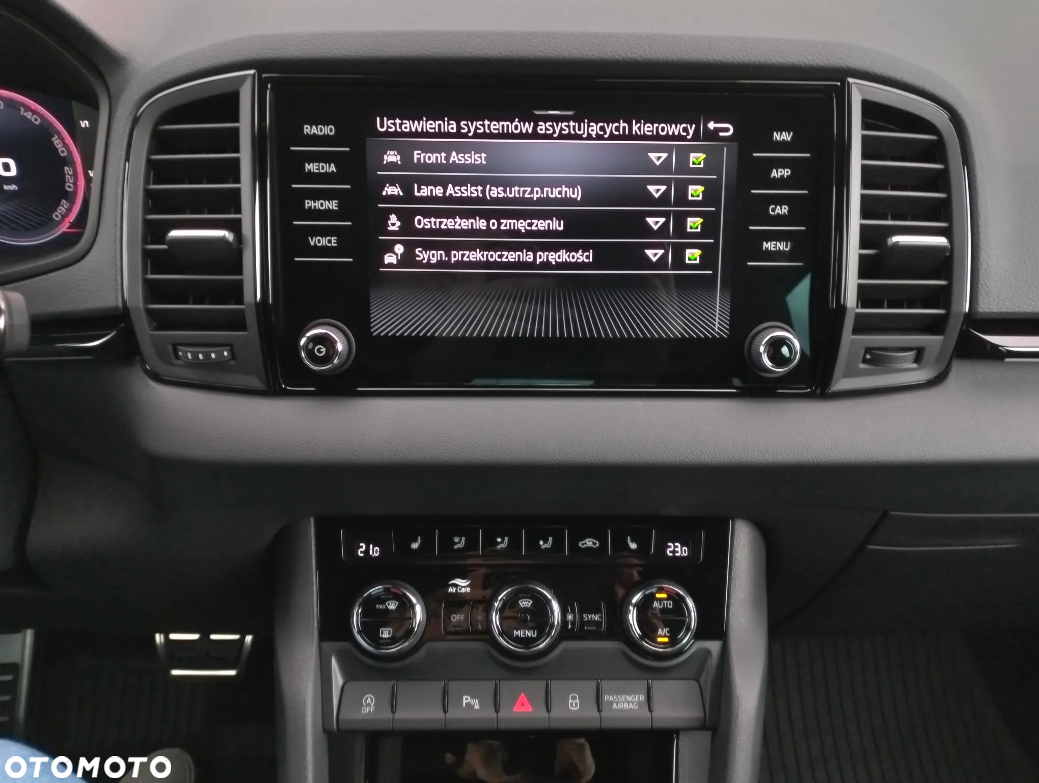 Skoda Karoq 1.5 TSI ACT Sportline DSG - 24