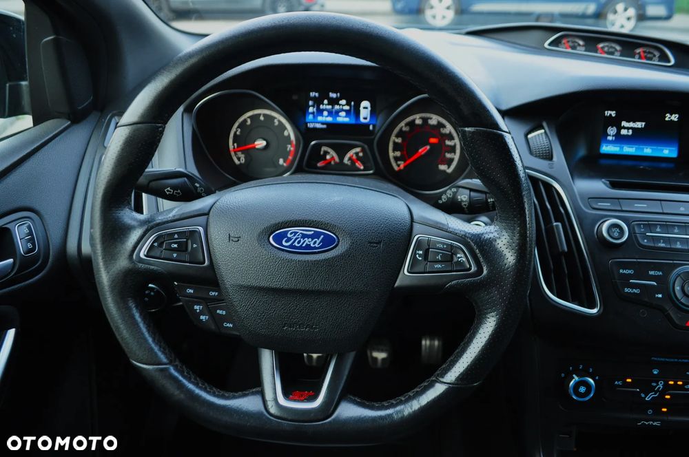 Ford Focus 2.0 EcoBoost ST - 14