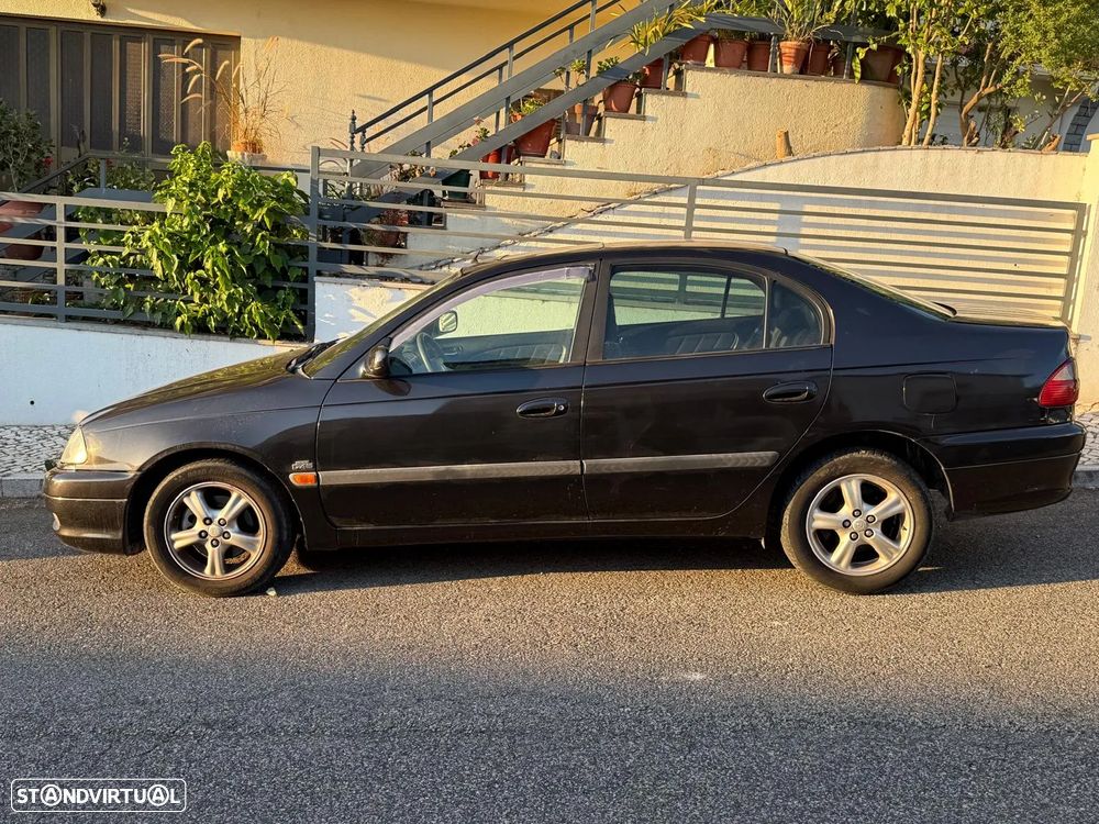 Toyota Avensis S/D 2.0 D4D Sol - 1