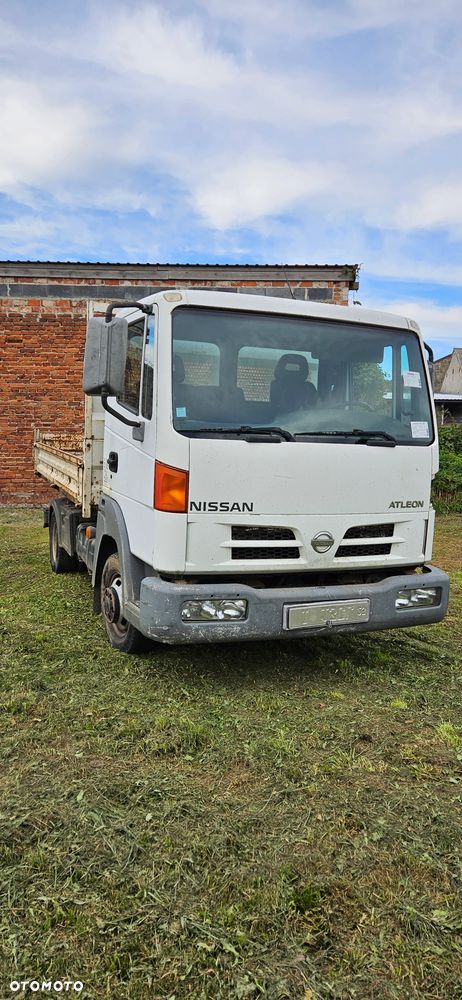 Nissan Atleon - 2