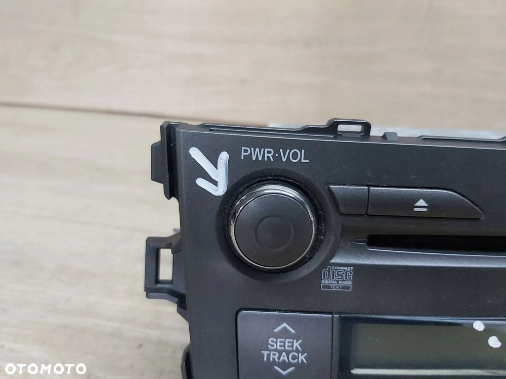 Toyota Corolla E15 radio odtwarzacz 86120-12B00 - 2