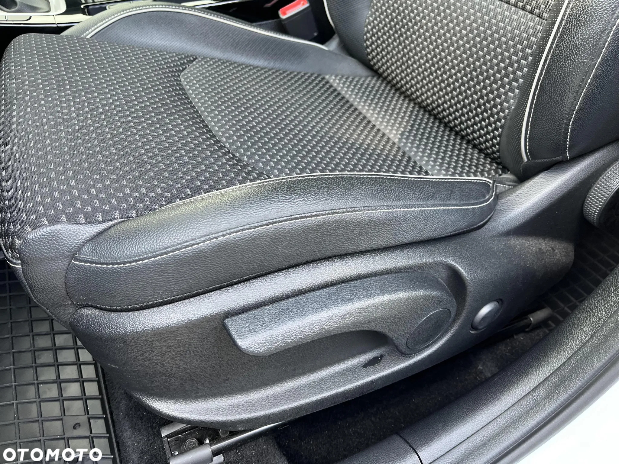 Kia Ceed 1.6 CRDi SCR L Business Line DCT - 12