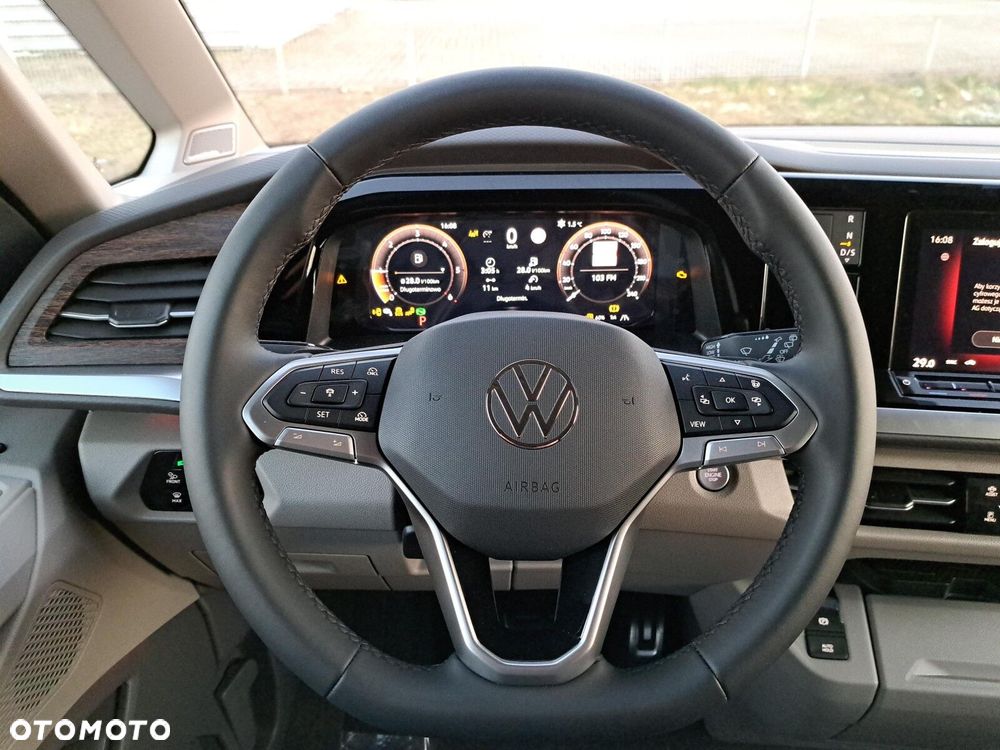 Volkswagen Multivan - 12