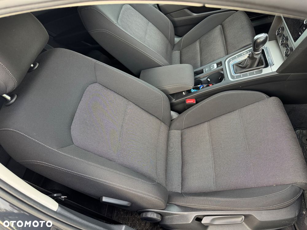 Volkswagen Passat 2.0 TDI SCR DSG Comfortline - 11