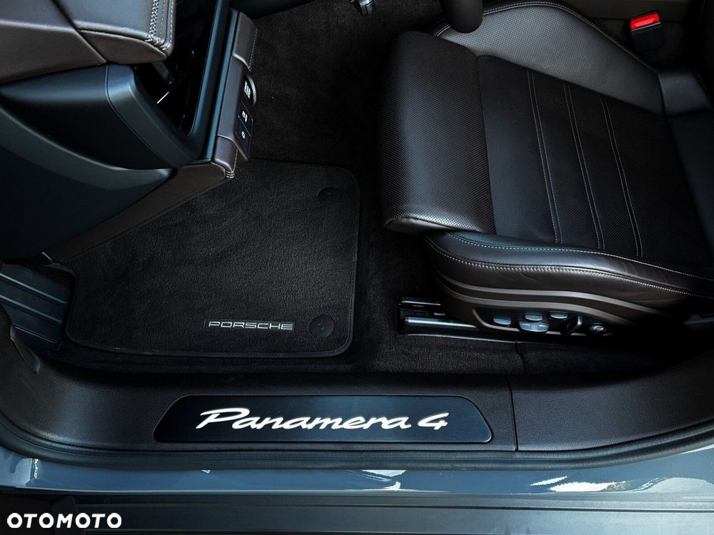 Porsche Panamera - 22
