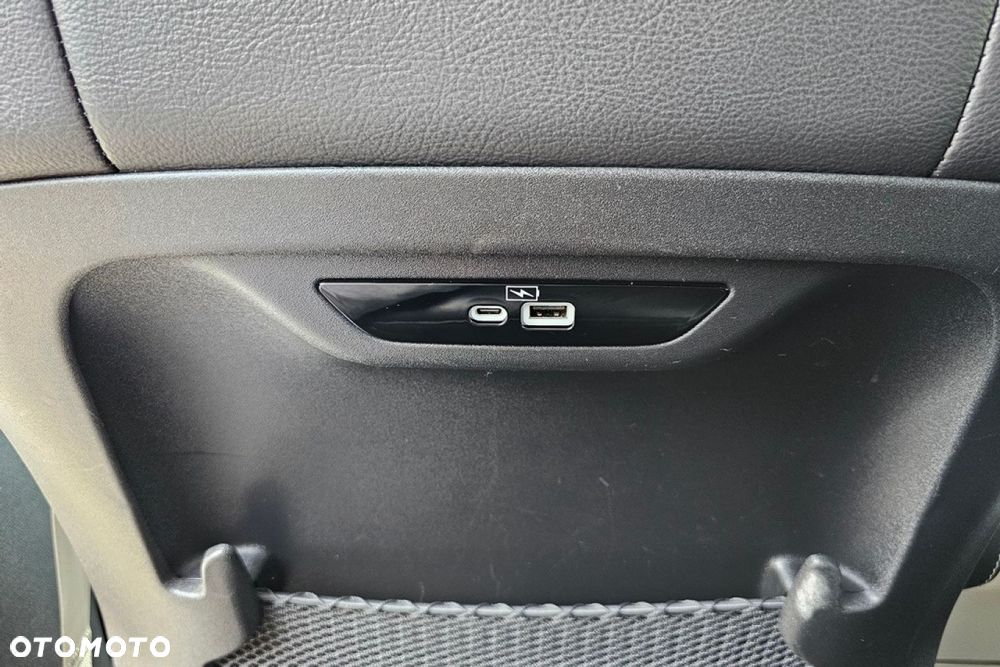 Chrysler Pacifica - 34