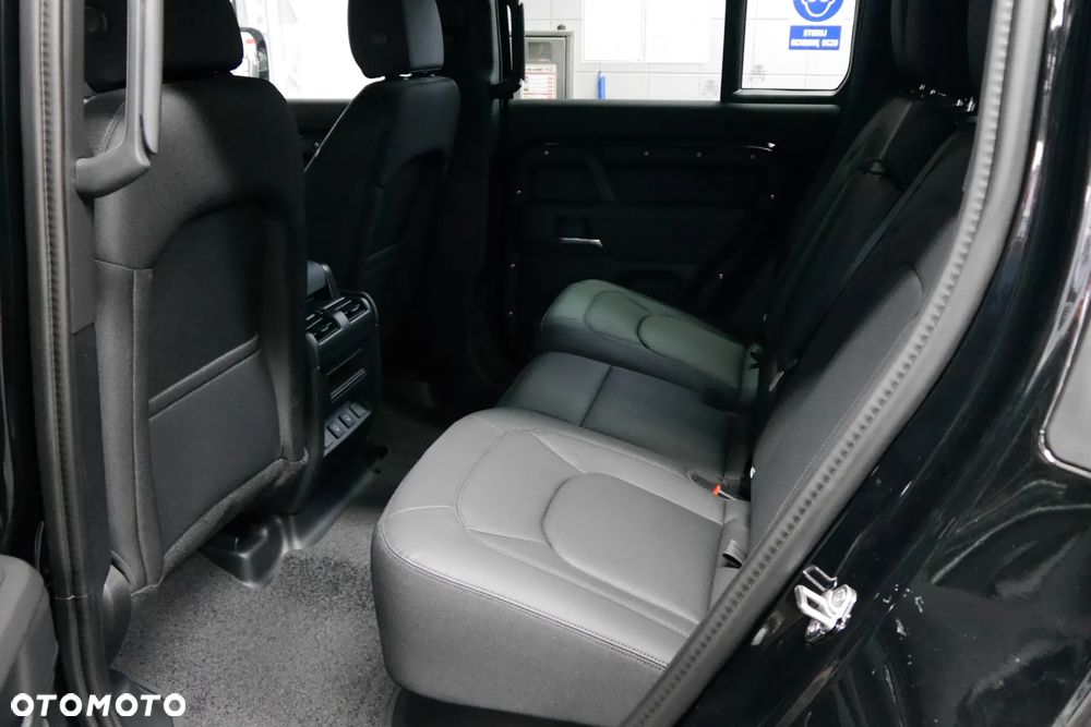 Land Rover Defender 3.0 D200 mHEV X-Dynamic HSE - 6