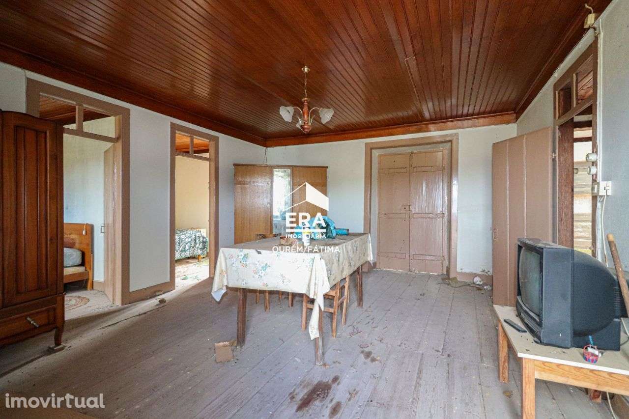 Moradia T3 localizada no Olival, Ourém - Grande imagem: 5/25