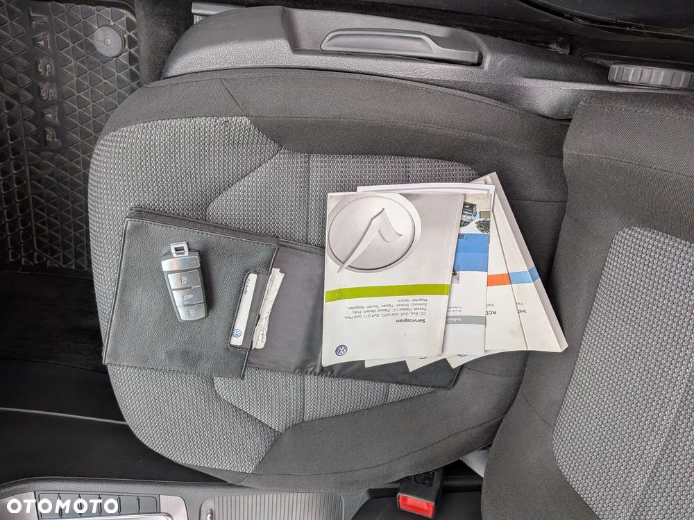 Volkswagen Passat - 12