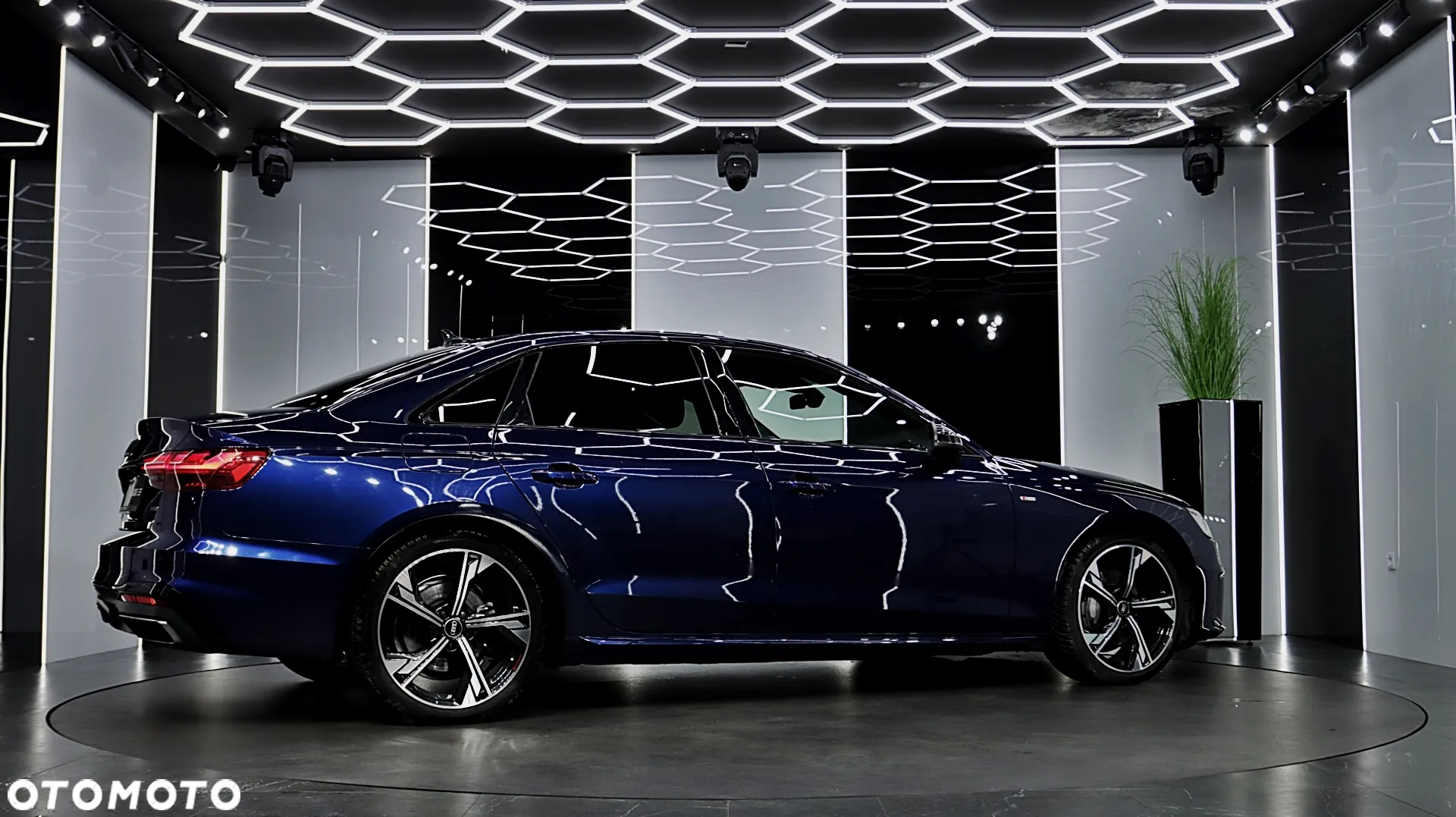Audi A4 Avant ver-40-tfsi-quattro-s-tronic-s-line - 13