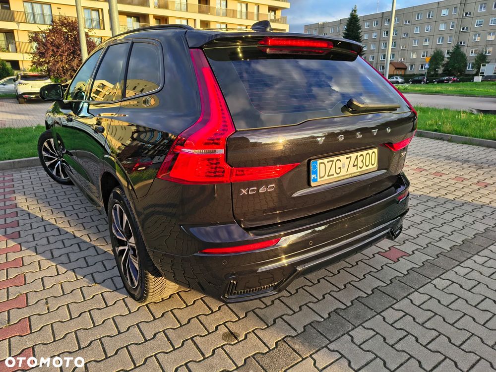 Volvo XC 60 B4 B Plus Dark - 21