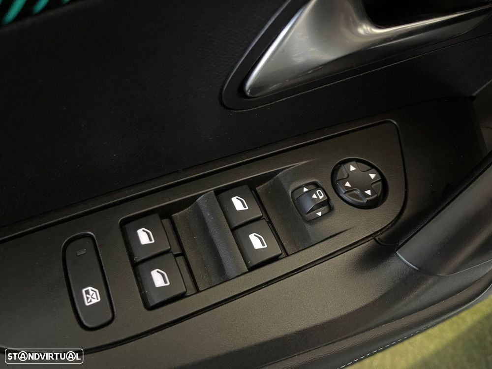 Peugeot e-2008 50 kWh Allure - 29