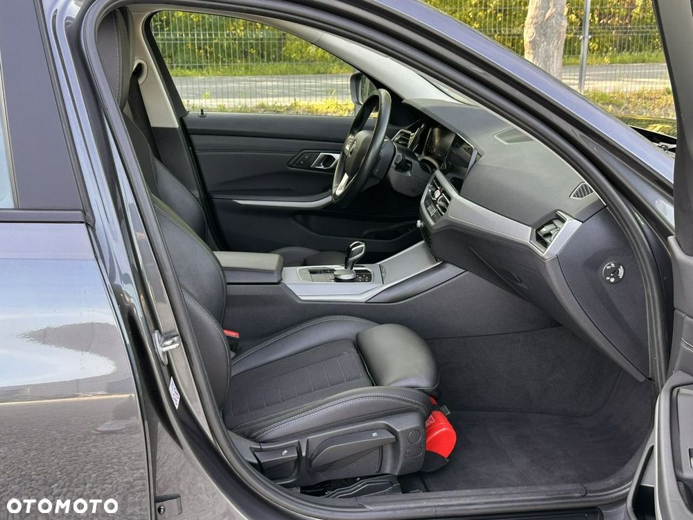 BMW Seria 3 318i Sport Line - 19