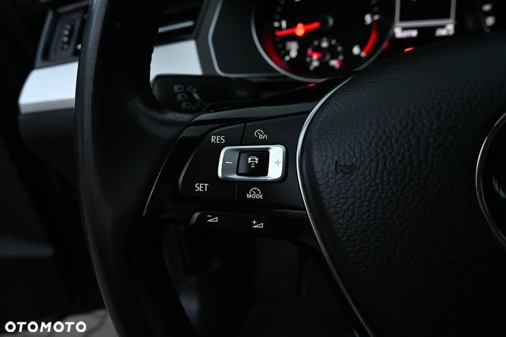Volkswagen Passat 2.0 TDI SCR DSG Elegance - 37