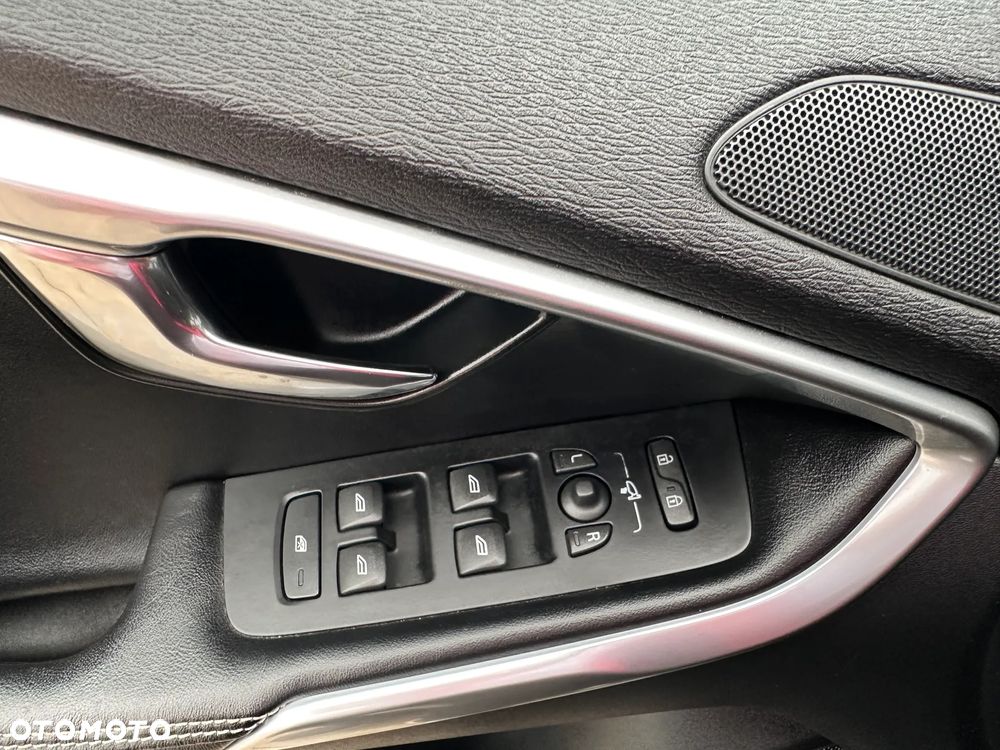 Volvo V40 D2 R Design - 25