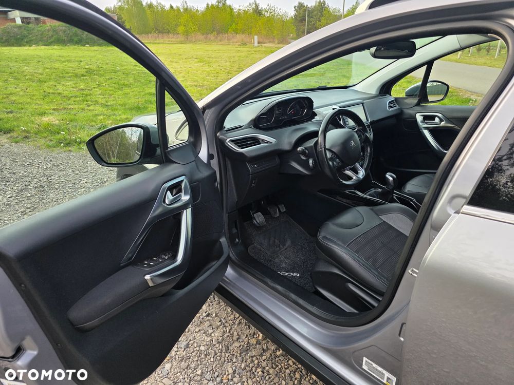 Peugeot 2008 BlueHDi 100 STOP & START Allure - 21