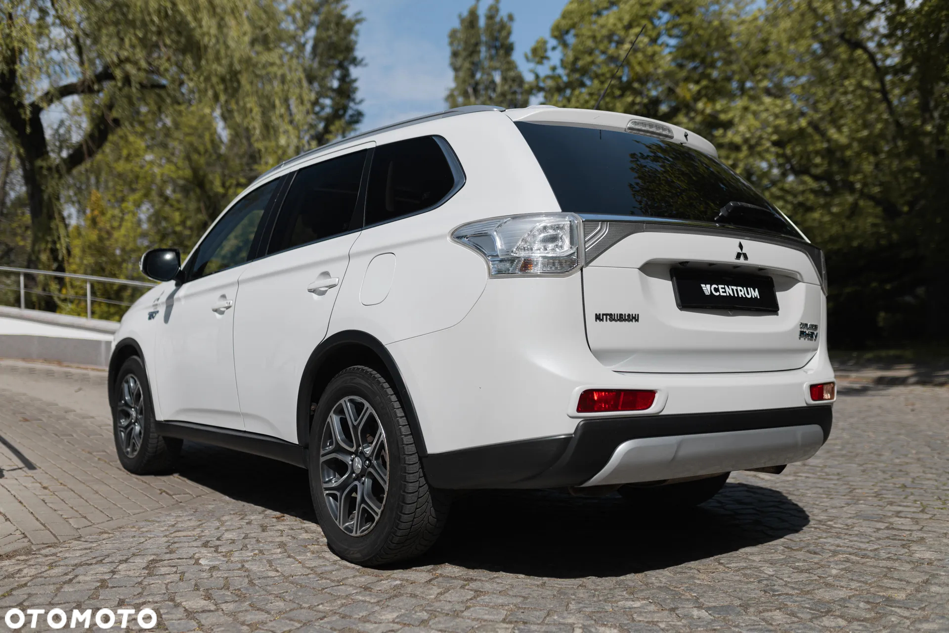 Mitsubishi Outlander - 11