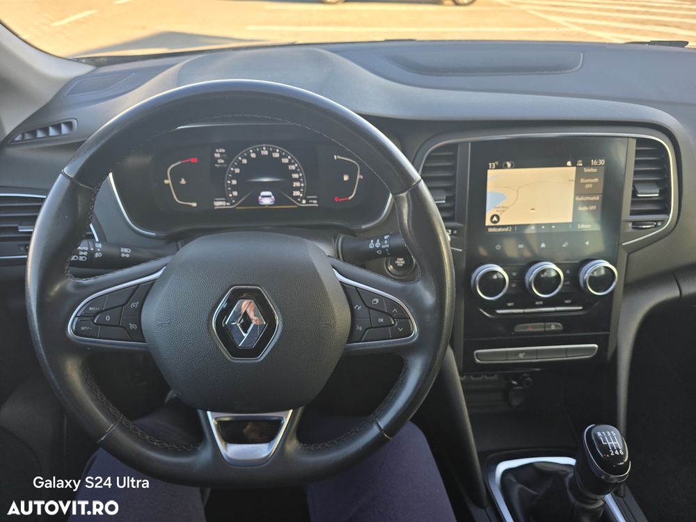 Renault Megane TCe Zen - 9