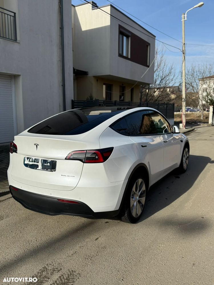 Tesla Model Y Long Range AWD - 20