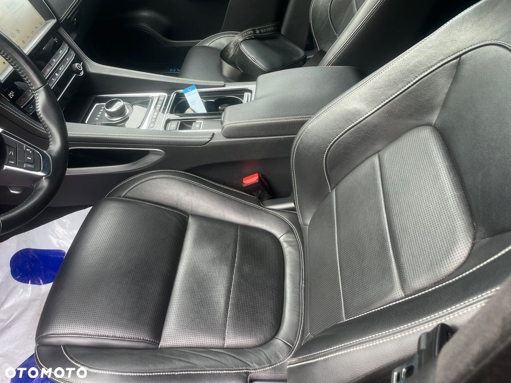 Jaguar F-Pace 25t AWD R-Sport - 10