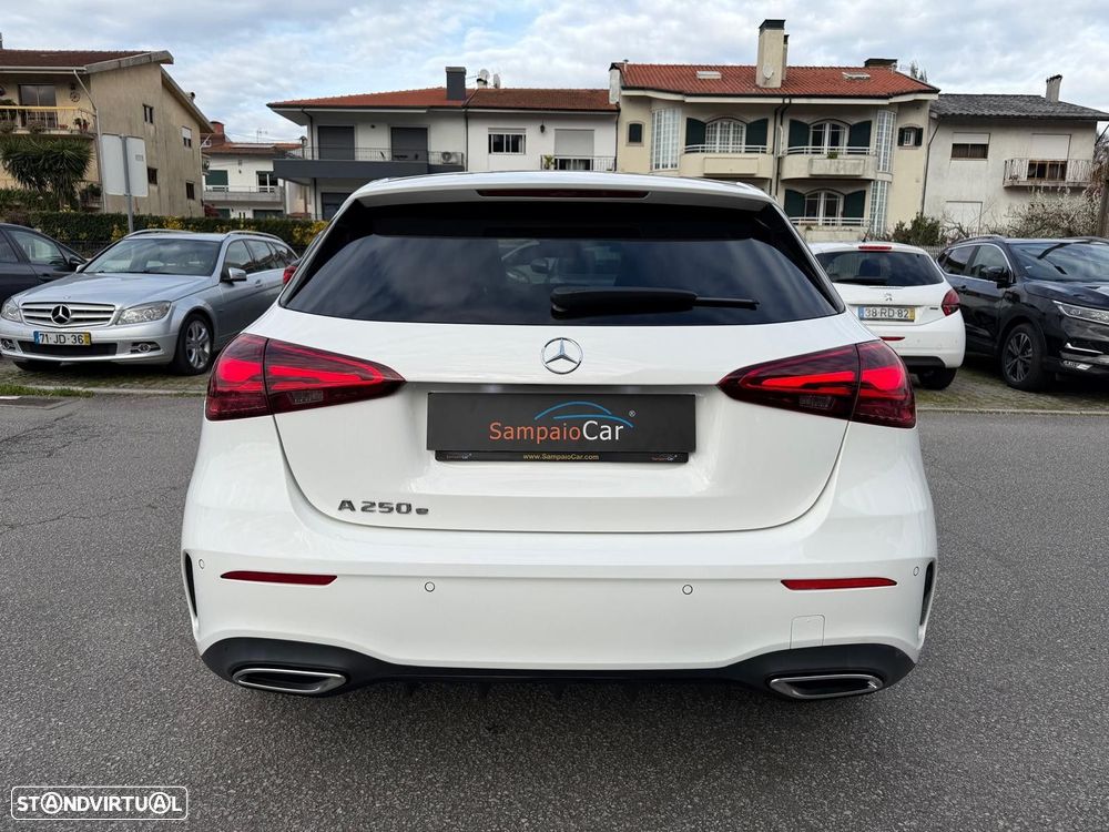 Mercedes-Benz A 250 e AMG Line - 12