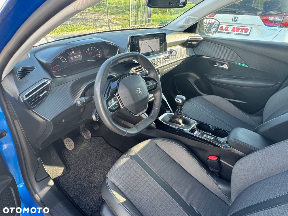 Peugeot 208 - 23