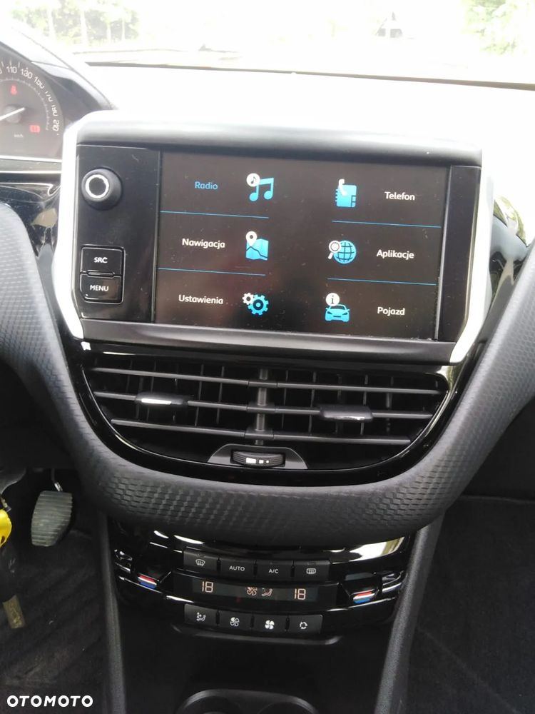 Peugeot 208 1.6 BlueHDi Allure S&S - 9