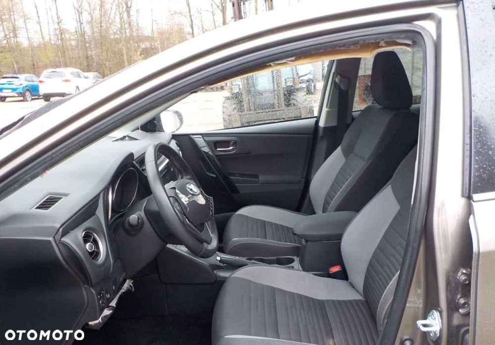 Toyota Auris - 25