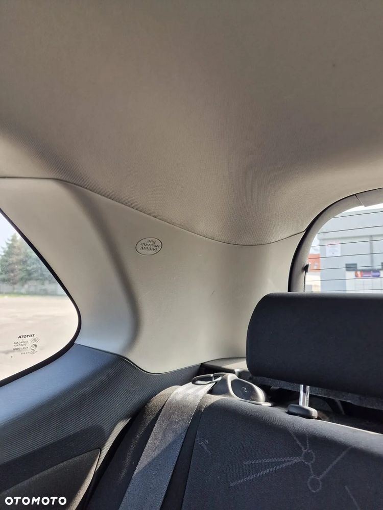 Toyota Auris 1.33 VVT-i Terra - 9
