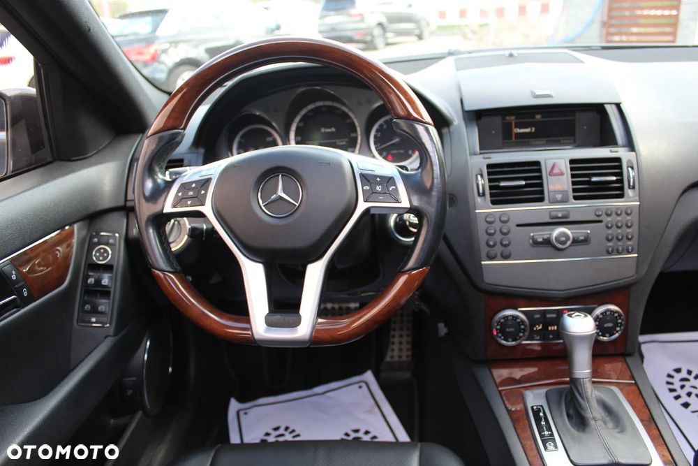 Mercedes-Benz Klasa C 300 7G-TRONIC - 17