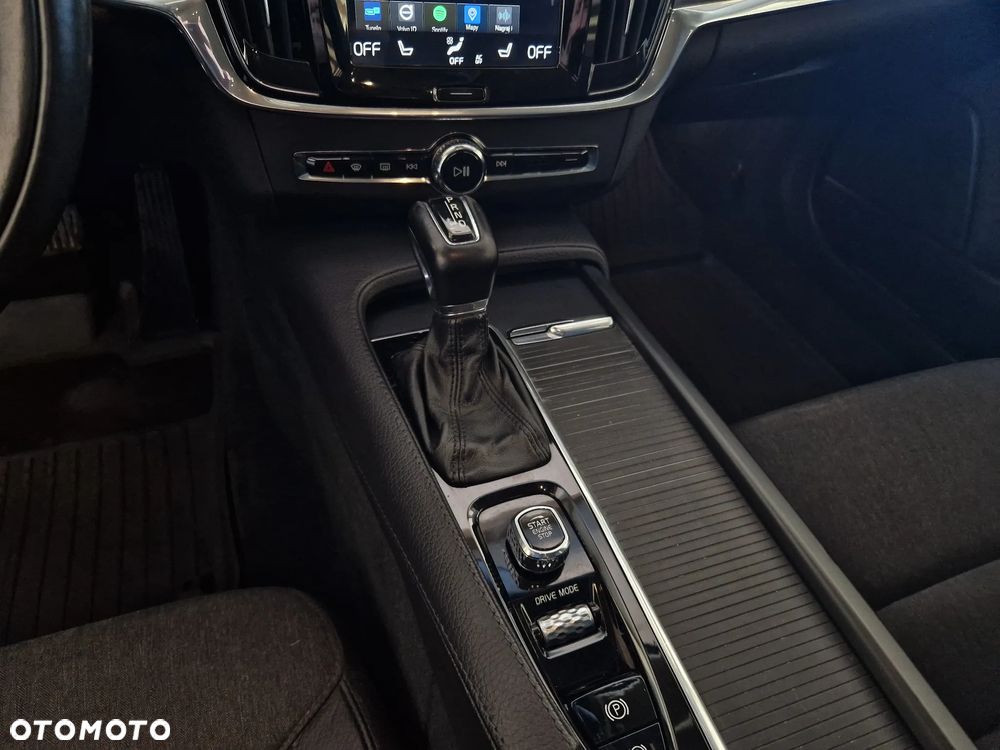 Volvo V90 D4 AWD Geartronic Momentum Pro - 18