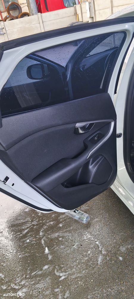 Volvo V40 D2 Aut. Momentum - 4