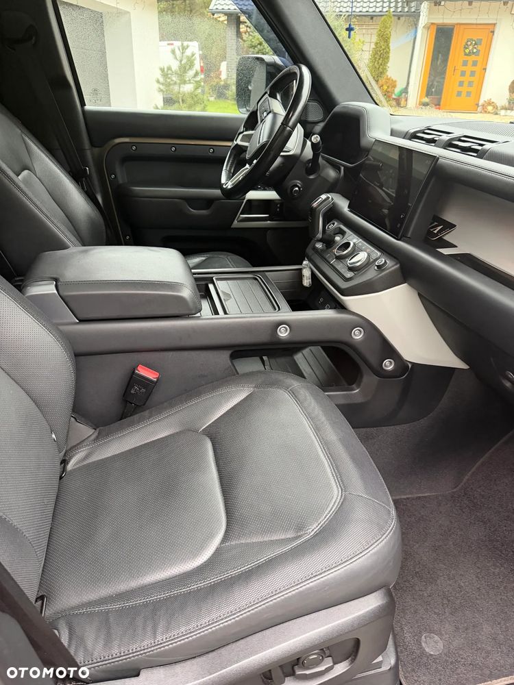 Land Rover Defender 110 D300 X-Dynamic SE - 15