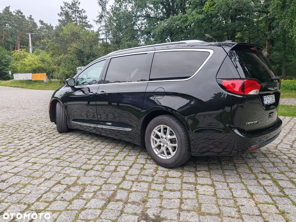 Chrysler Pacifica - 12