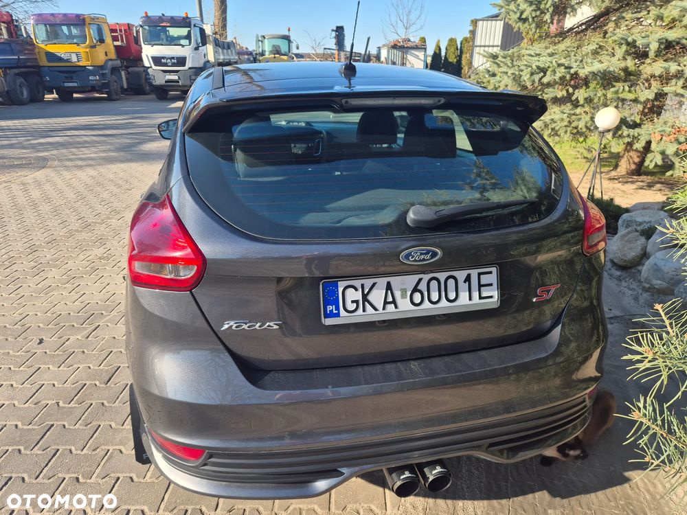 Ford Focus ST - 15