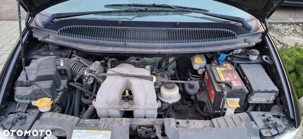 Chrysler Voyager 2.4 SE - 37