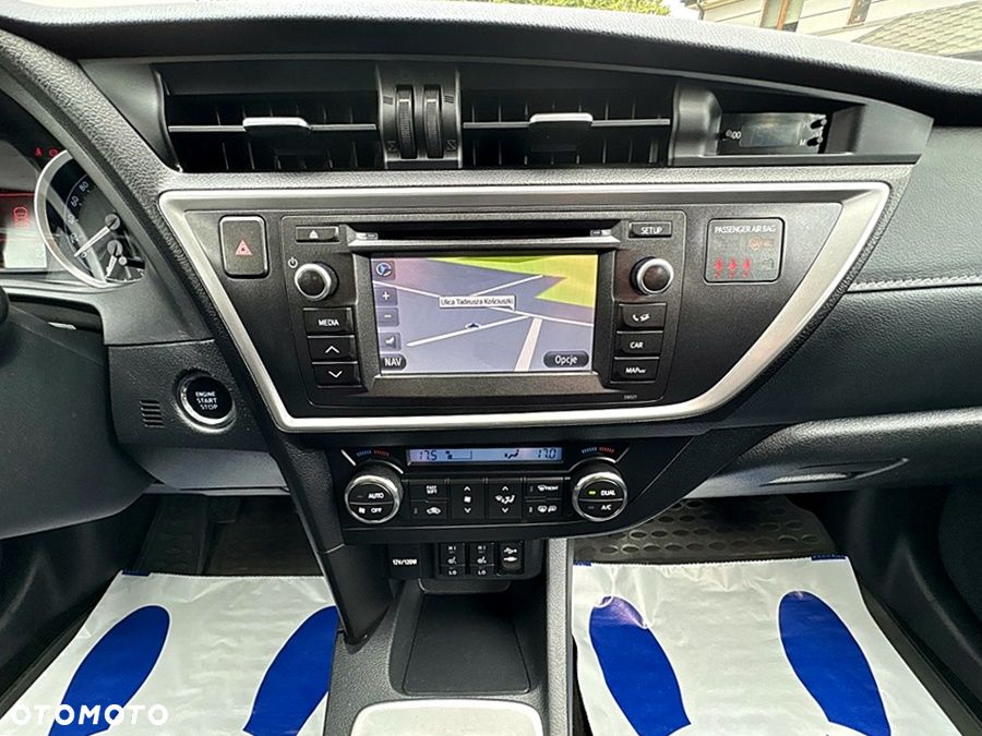 Toyota Auris 2.0 D-4D Executive - 26