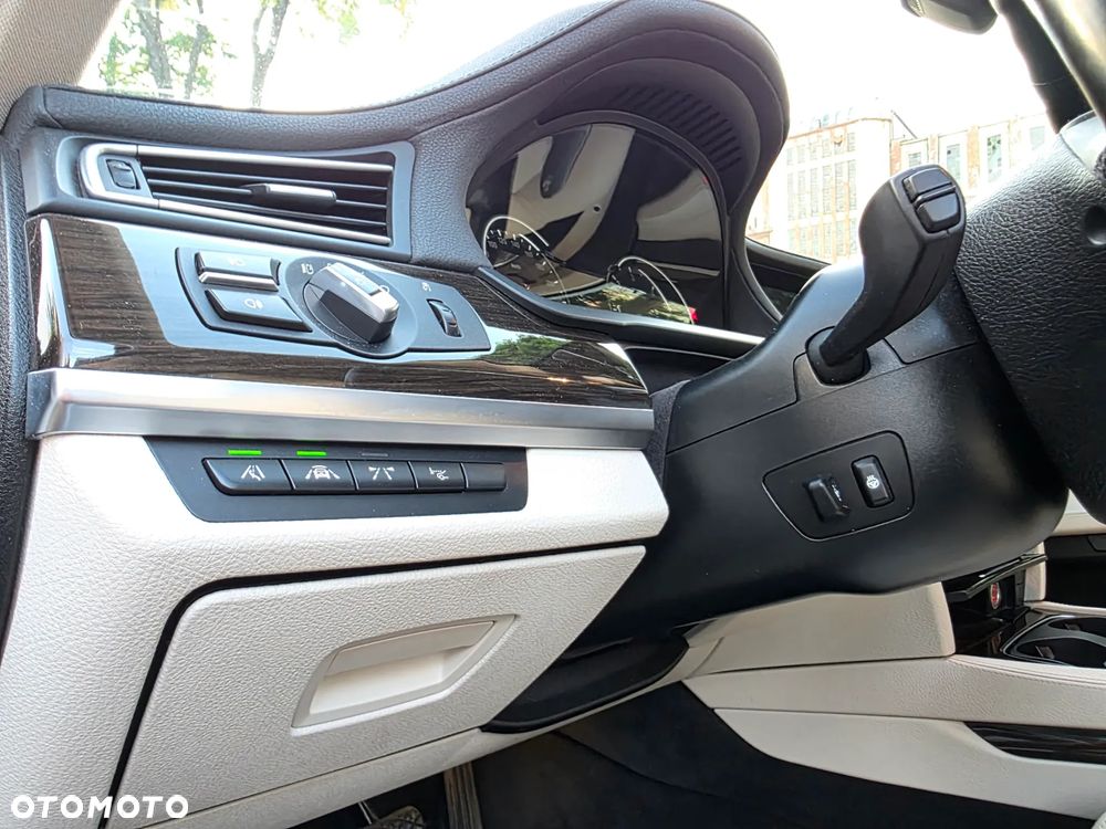 BMW Seria 7 - 12